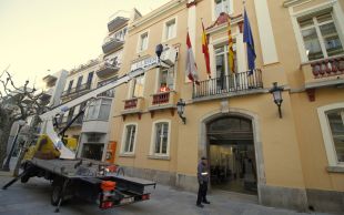 Cinquè atac vandàlic a la pancarta que reclama llibertat pels presos polítics a Blanes
