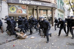 Citen a declarar un menor per manifestar-se contra VOX a Girona