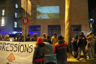 Una quarantena de persones es concentren als jutjats de Girona en protesta pel judici de la MAT