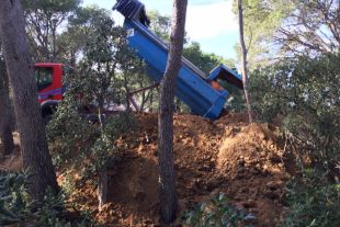 Denuncien abocaments a la muntanya de Sant Sebastià de Palafrugell