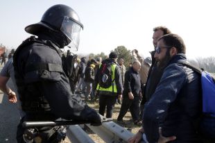 Tornen a tallar durant uns minuts l'AP-7 a Medinyà en sentit nord