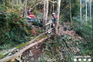 Denunciats dos grups de motoristes per circular fora de pistes a Susqueda i Maçanet de la Selva