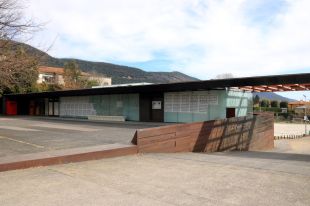 Els veïns de Riudaura decideixen invertir 650.000 euros en reformar el centre cívic