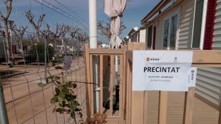 La Policia de Blanes precinta finalment la part il·legal del Càmping Blanc d’Eivissa