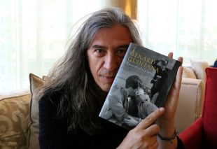 Gerard Quintana publica la seva primera novel·la amb la vista posada en una segona
