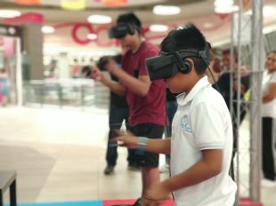 L’Espai Gironès ofereix una experiència de realitat virtual amb un simulador