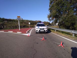 Un ciclista ferit greu al topar contra una moto a la carretera entre Roses i Cadaqués