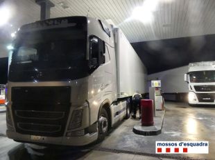 Un camioner que multiplicava per sis la taxa d'alcoholèmia atropella al seu company intentant aparcar