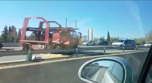 Cues de fins a 8 quilòmetres a l'AP-7 a Girona en topar un camió i un turisme avariat