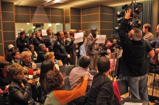 La CUP de Girona carrega contra el PP per la moció sobre l'arrelament d'immigrants
