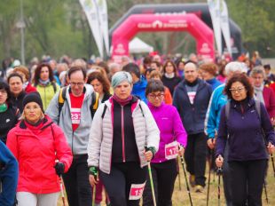 La doble jornada de marxa nòrdica solidària reuneix 640 participants a Girona