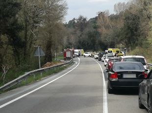 Tres ferits lleus en un accident múltiple a la C-63 a Lloret de Mar