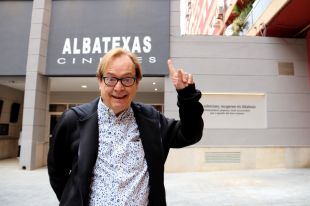 El cinema ''germà'' del Las Vegas de Figueres ideat per Ventura Pons, tanca