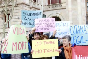 Tres pacients terminals gironins s'informen sobre com posar fi a la seva vida