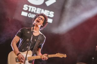 Eagle-Eye Cherry ''salva la nit'' al Teatre Municipal de Girona