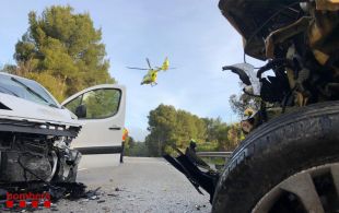 Mor un motorista en topar frontalment contra un cotxe a la C-31 a Pals