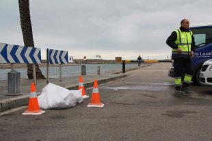 Rescaten el cos de l'home mort a l'interior d'un vehicle enfonsat dins un canal d'Empuriabrava