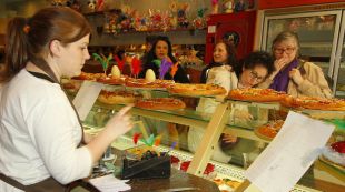 Blanes promociona els productes de pastisseria per Setmana Santa