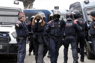 En llibertat les animalistes detingues per assaltar l'escorxador de Riudellots