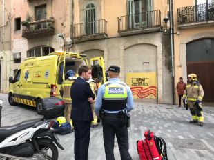 Ferit un operari en caureu d'un tercer pis en unes obres a Figueres