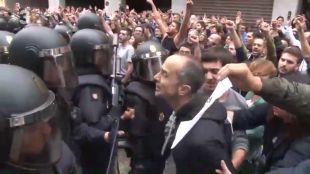 Policies nacionals justifiquen l'ús de les porres al Col·legi Verd de Girona l'1-O