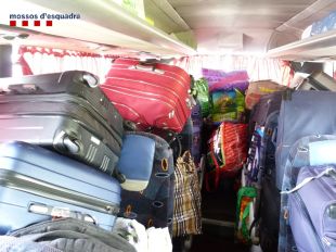 Immobilitzen autocar i sancionen l'empresa per viatjar amb excés de pes i una roda en mal estat