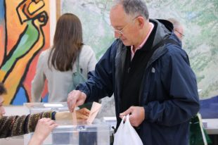 La participació a les 14h es dispara; un 43,5% de catalans ja han votat