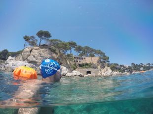Vies Braves es mulla al mar de Platja d’Aro per l’esclerosi múltiple