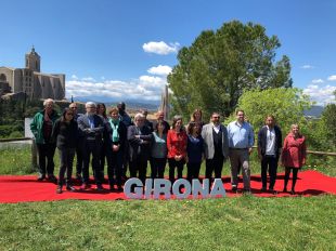 El PSC presenta una llista a Girona amb persones joves i noms històrics