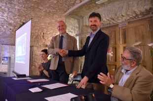 La UdG i l'Escala creen la Càtedra Víctor Català d'Estudis sobre el Modernisme
