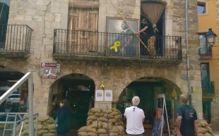 Una imatge de Hitler i esvàstiques nazis apareixen en el set de Westworld a Besalú
