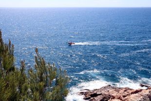 Busquen per tercer dia el pescador desaparegut a Tossa de Mar