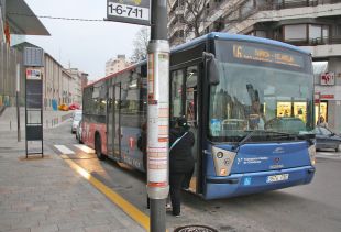 Una quarantena de parades de Girona informen de l'arribada del pròxim bus en temps real