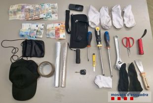 Dues detingudes per intentar entrar a robar en un habitatge de Girona