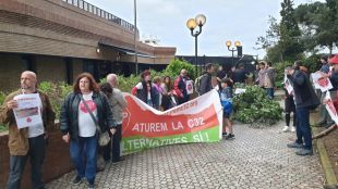 Deixen troncs d'arbres a l'acte final de Junts per Lloret en protesta per l'allargament de la C-32