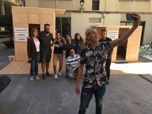 Una exposició de l'Inund'Art a Girona renta la imatge dels MENA