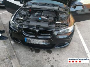Detingut un conductor sense carnet després d'una persecució amb un cotxe robat per Roses