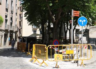 Girona elimina les barreres arquitectòniques de la parada de bus al carrer dels Calderers