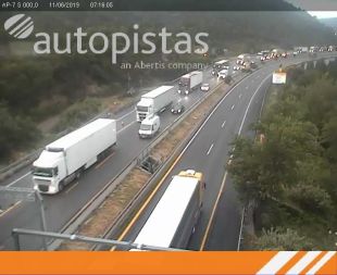Cues de fins a quatre quilòmetres a l'AP-7 a la Jonquera per un accident