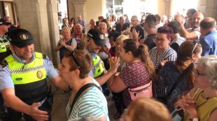 Tensió en la prèvia al ple d'investidura a l'Ajuntament de Figueres