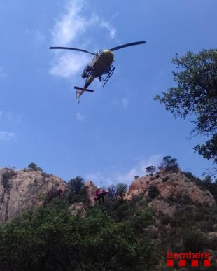 Els Bombers realitzen tres rescats de persones que feien activitats de muntanya a Girona 