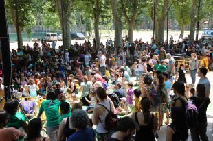 Unes 20.000 persones gaudeixen del Festivalot al Parc de la Devesa de Girona