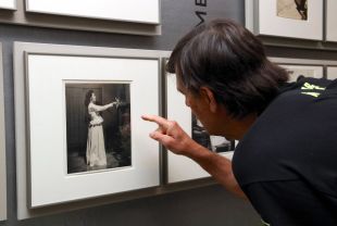 Una exposició de fotos inèdites explora la relació entre Dalí i Gala
