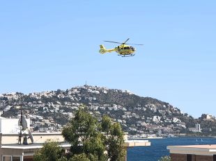 Mor una dona anglesa d’uns 70 anys ofegada en una platja de Roses