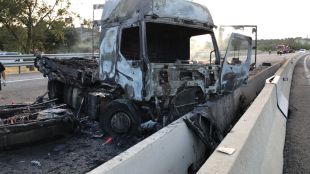 Mor l'home que ahir se li va incendiar el camió en un accident a l'AP-7 a Capmany