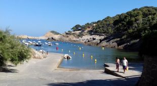 Begur diu ''prou'' als submarinistes durant la temporada d'estiu