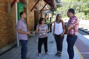 Reaccions irades davant el tren descarrilat a Toses per la ''deixadesa'' en el servei