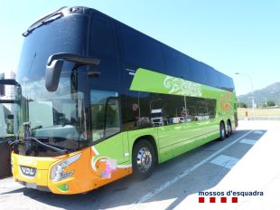 Enxampen un taxista drogat i un conductor de bus circulant més de 7 hores a l'Alt Empordà