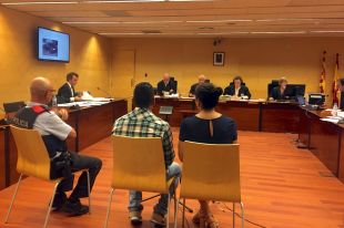 Jutgen un home per un doble intent d'assassinat de l'exdona i el seu cunyat a Olot 