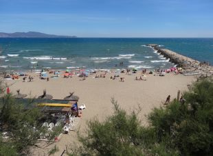 Mor un belga de 51 anys ofegat a la platja del Riuet de l'Escala 